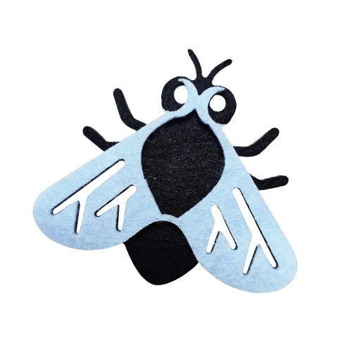 EMBLEMAT MUCHA Z PODKŁADEM FILCOWY CZARNO-BŁĘKITNY 6,5x5,5cm